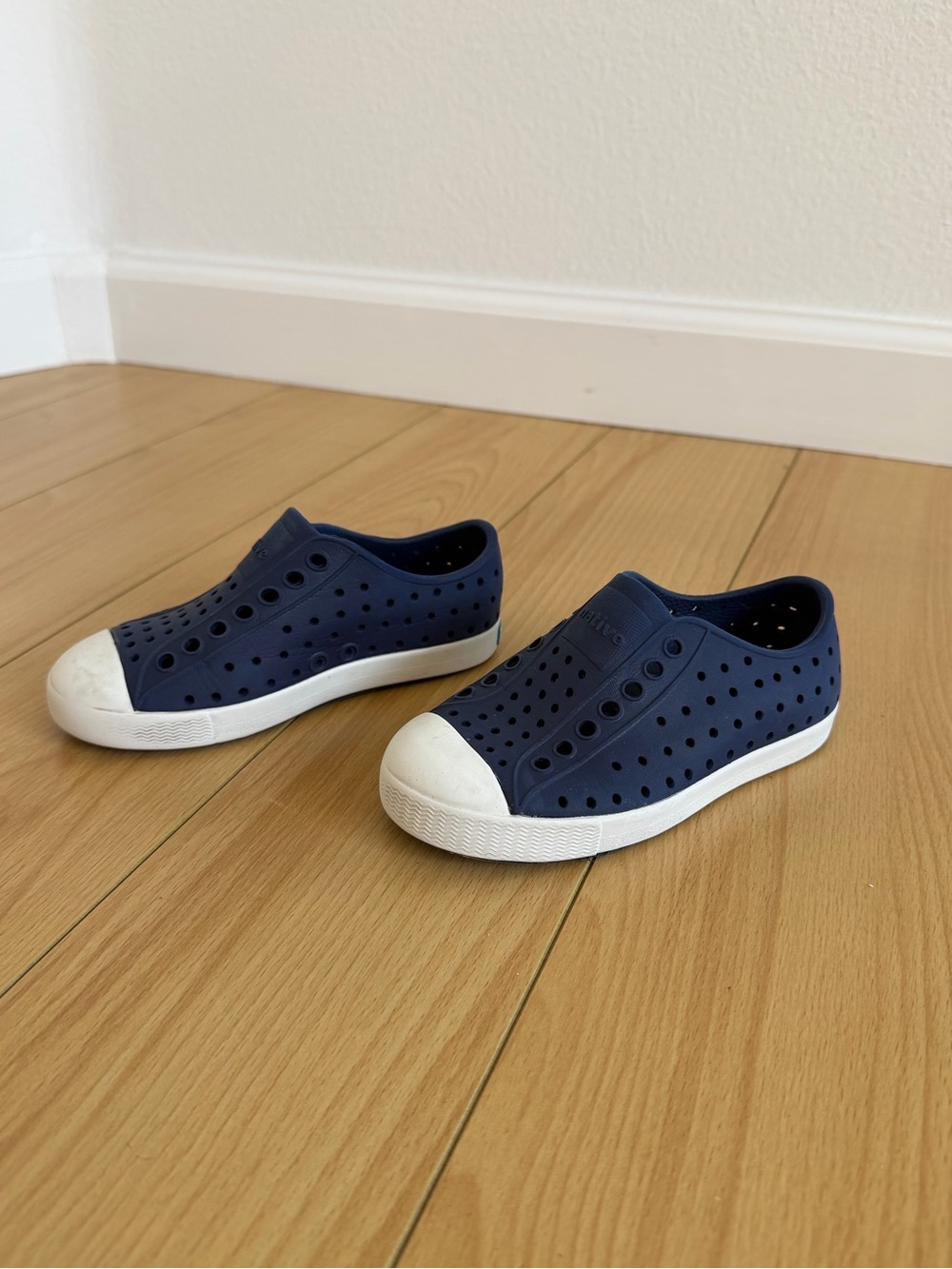 Native Shoes Kids Slip-On Sneakers in Navy and White Size C9